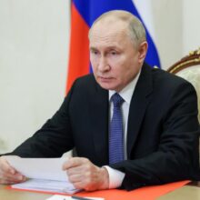 Путин поручил в новом нацпроекте обеспечить переход к персонализированной медицине